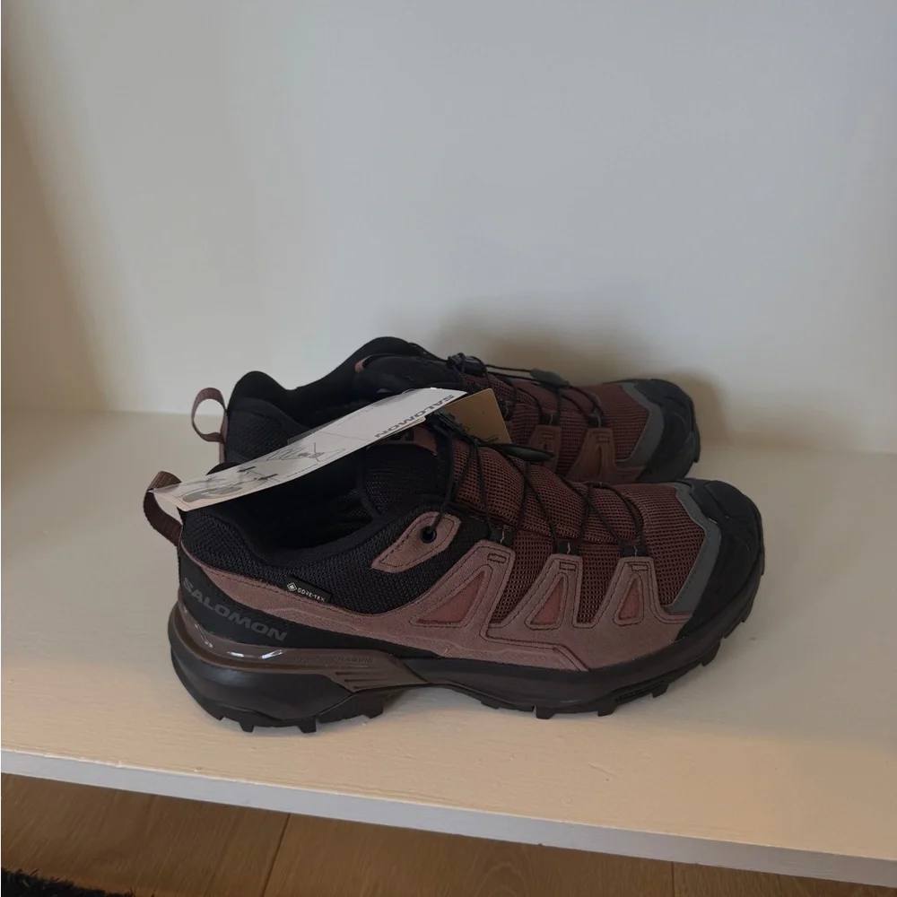 Salomon nwt but
